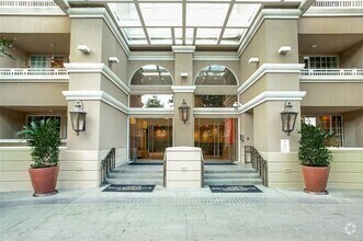 Building Photo - 3225 Turtle Creek Blvd