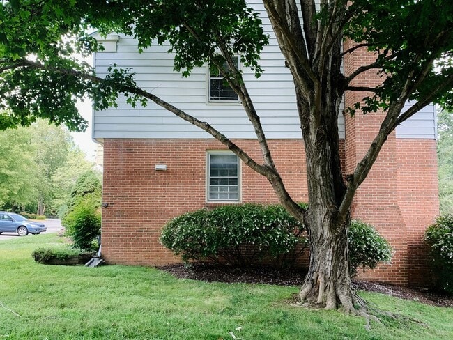 Foto del edificio - Charming 3 bed/2.5 bath townhome in Haymar...