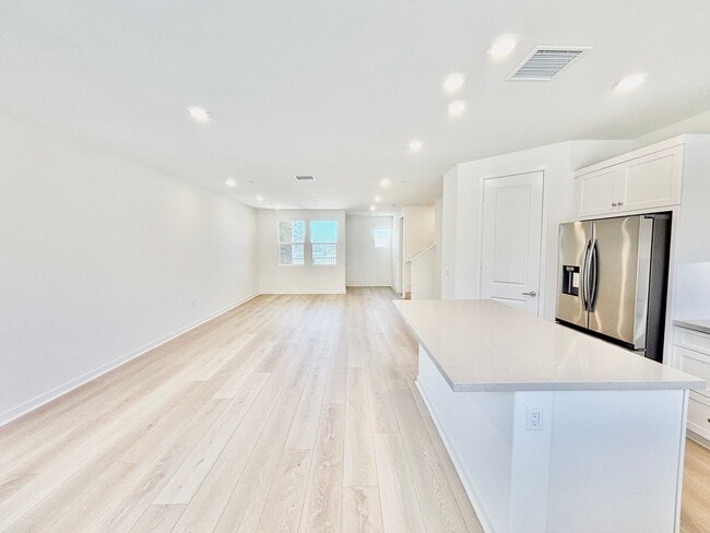 Building Photo - 10909C – Ventura | 3 Bed + 2.5 Bath | New ...