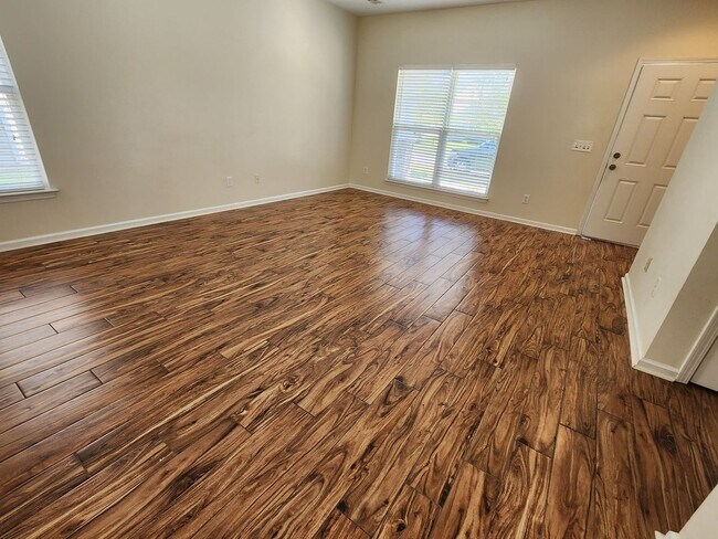 Building Photo - Beautiful Home in Brickhope Greens!