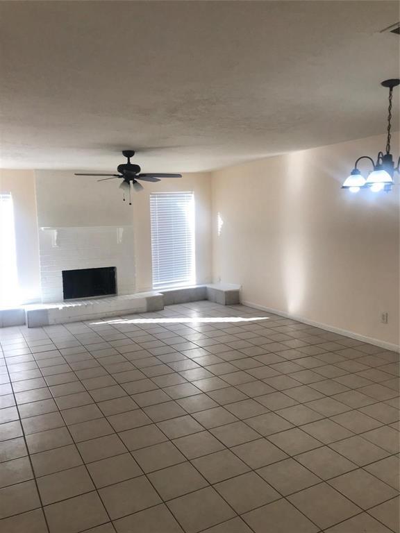 Foto del edificio - 8646 Maplecrest Dr