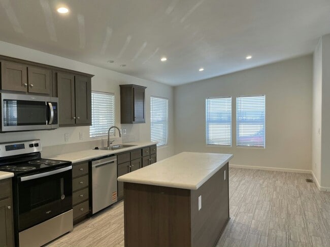 Building Photo - 18027 N 17th Pl