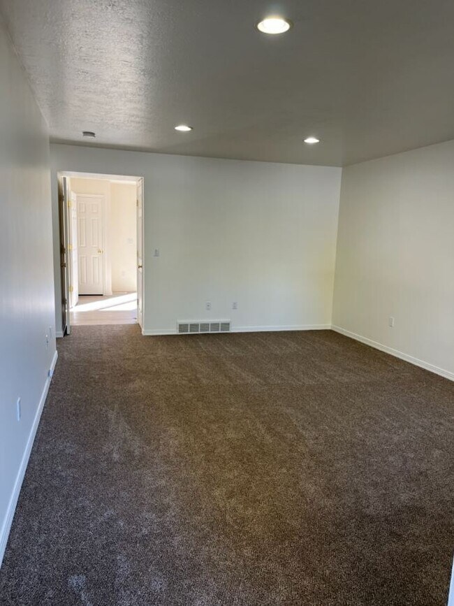 305 W 200 N, Bountiful, UT 84010 Townhome Rentals in Bountiful UT