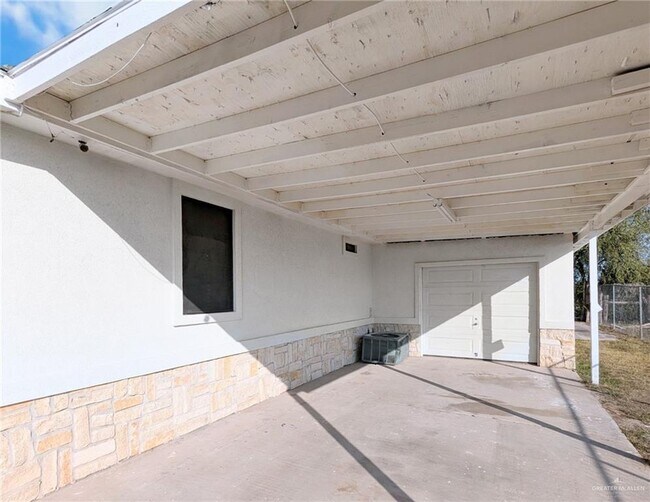 Building Photo - 30 N N Dakota St