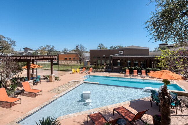 Foto del edificio - Rustico at Fair Oaks