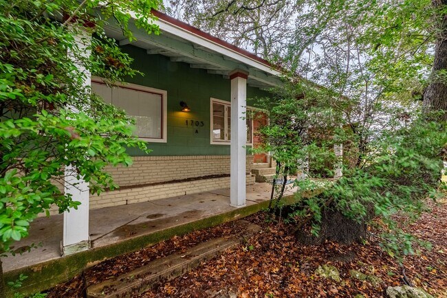 Foto del edificio - 1705 Winsted Ln