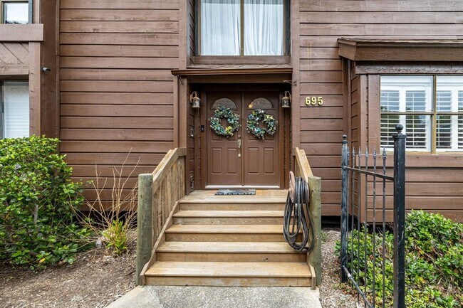 Foto del edificio - 695 Davis Rd