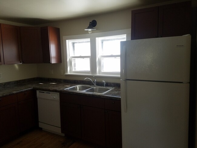 Building Photo - 453 Gold St