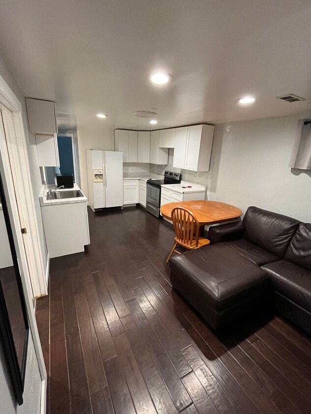 Foto principal - 280 N Silver Star Dr