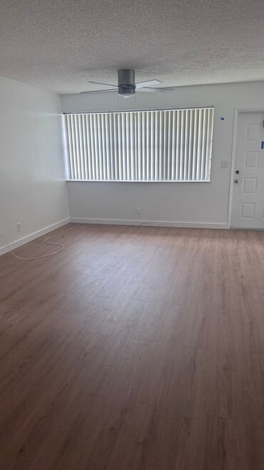 Building Photo - 9952 Twin Lakes Dr