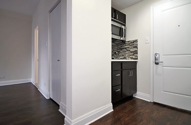 Photo - 196 E Delaware Pl Apartment