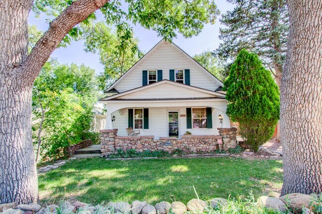 Foto del edificio - Charming 4BD Victorian near Downtown Color...