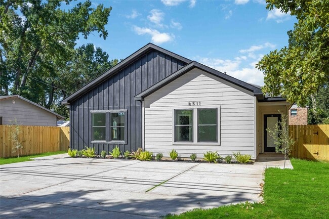 Building Photo - 8511 Prairie View Dr