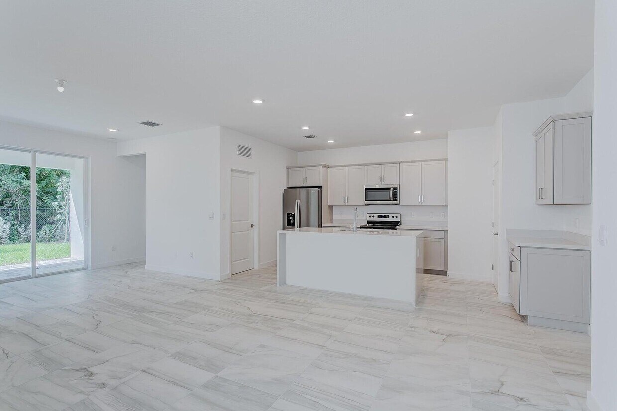 Foto principal - 7188 Trotwood Ln