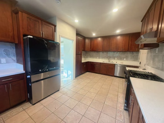 Building Photo - 736 Ulili St