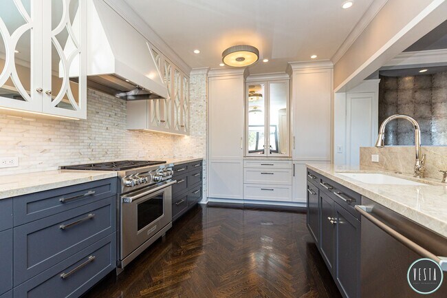 Building Photo - LUXURY HOME AVAILABLE RIGHT AT THE ENTRANC...