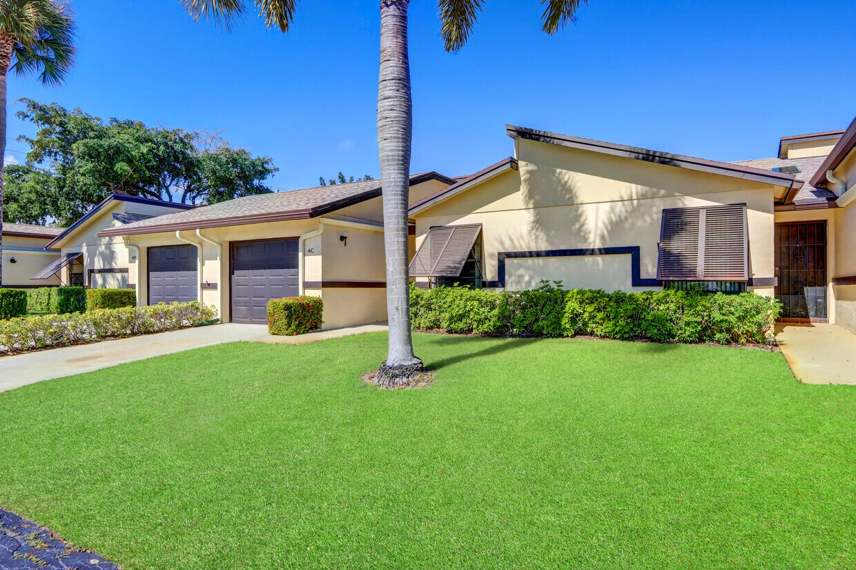 4 Ridge Pointe Dr, Boynton Beach, FL 33435 House Rental in Boynton