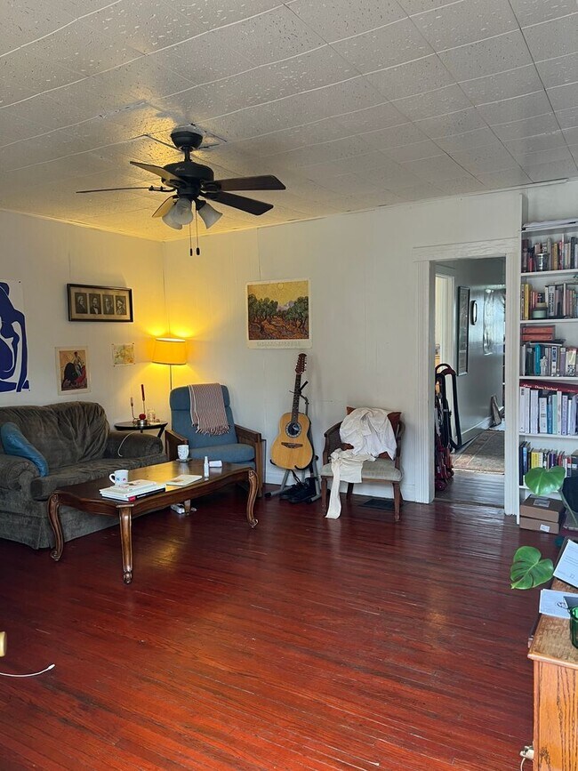 Foto del edificio - Available August 2025.  Monthly rent $1,500