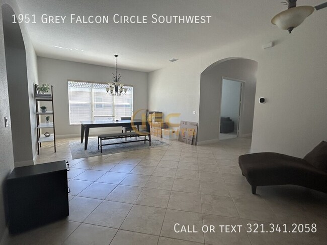 Building Photo - 1951 Grey Falcon Cir SW