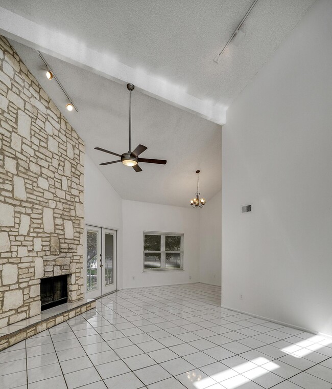 Building Photo - 8421 Echo Creek Ln