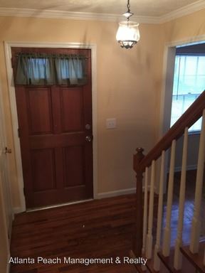 Building Photo - 1210 Pine Knoll Ln NE