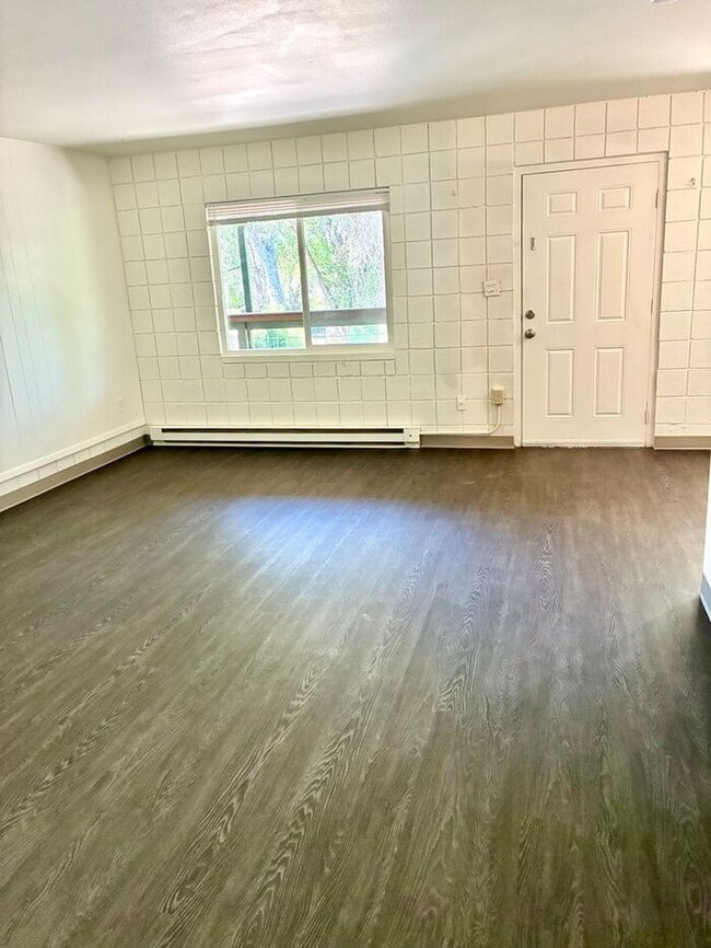 Building Photo - 509 S Bryan Ave