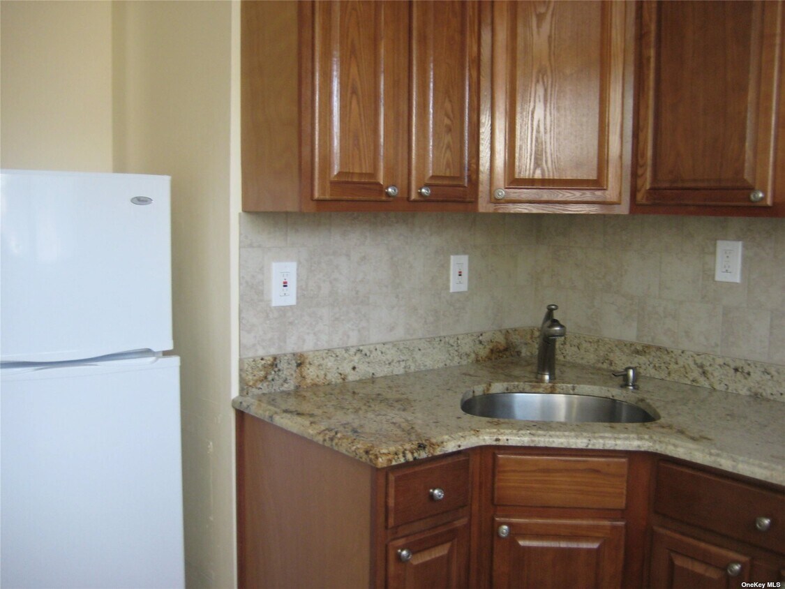 Primary Photo - 97 Shields Ave