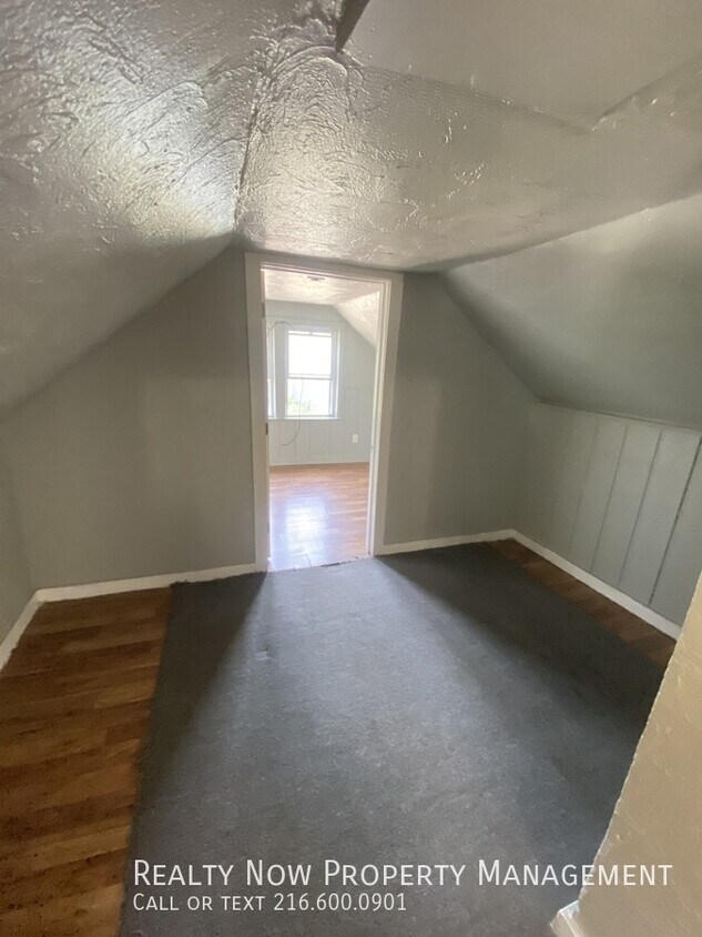 Foto del edificio - 3356 W 33rd St