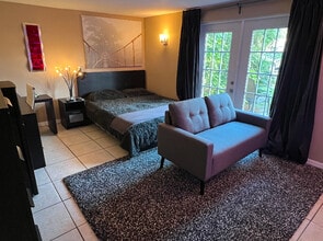 Building Photo - 1310 Daytona Ave