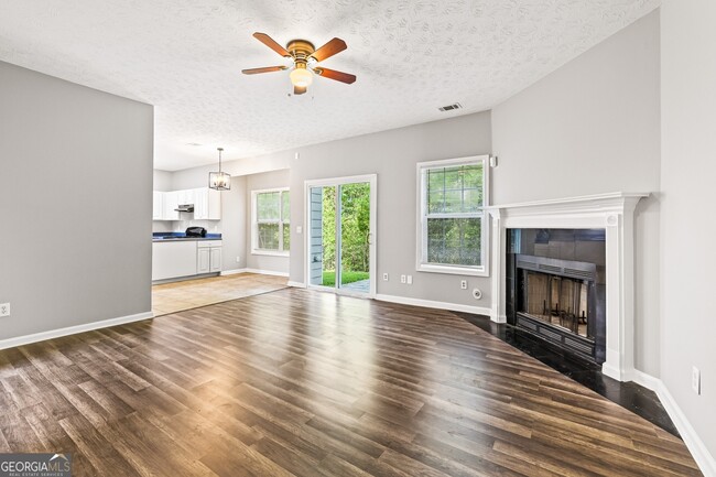 Foto del edificio - 2364 Fallbrook Ct