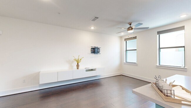 Foto del edificio - 2401 Crawford St