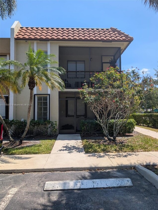 Foto principal - 440 Lakeview Dr