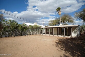 Building Photo - 919 N Catalina Ave