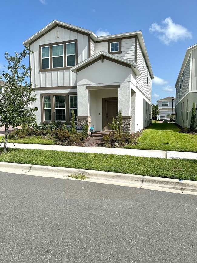 Building Photo - 738 Rivington Ave