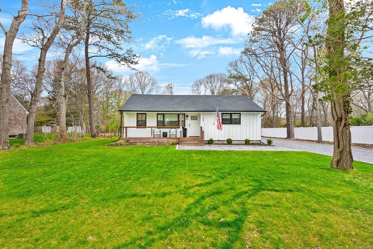 Primary Photo - 104 W Tiana Rd