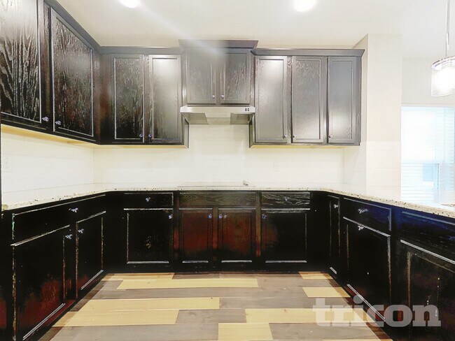 Foto del edificio - 9229 Halsey Dr