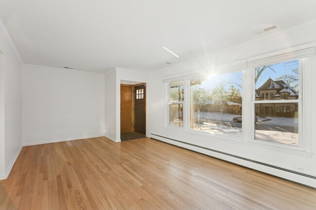 Building Photo - 645 Justina St