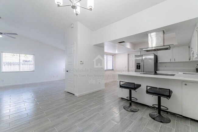 Building Photo - 911 Robinhood Ct
