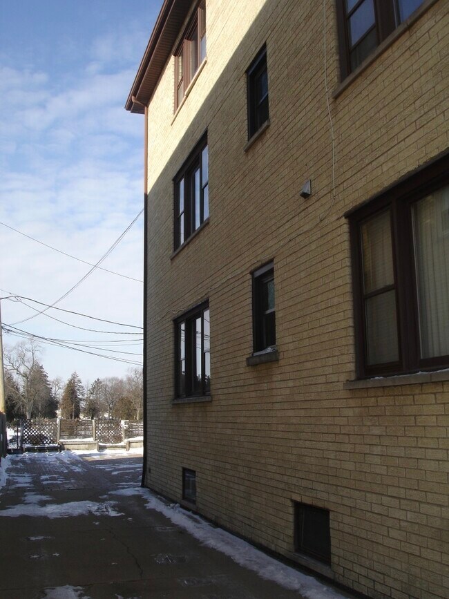 Foto del edificio - 7854 W Cahill Terrace