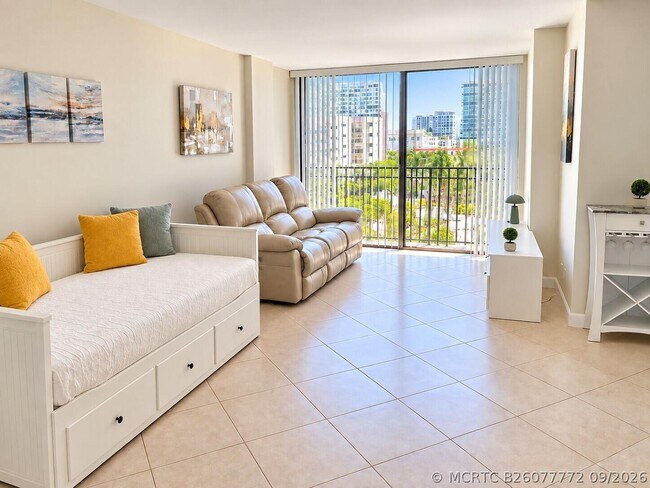 Foto del edificio - 17021 N Bay Rd