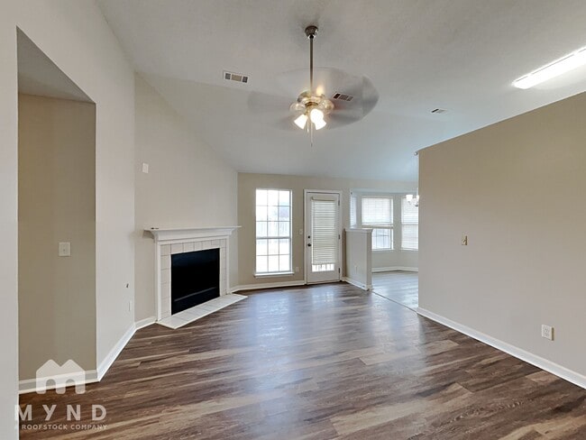 Building Photo - 7732 Parkmont Dr