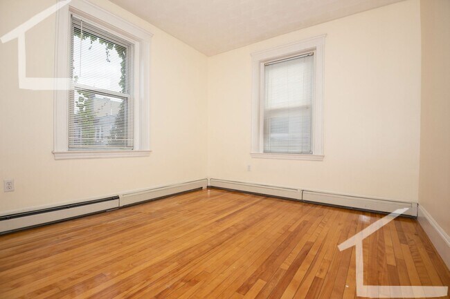 Building Photo - Charming 3 Bedroom-No Broker Fee