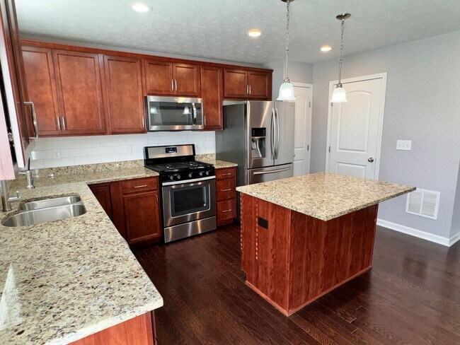 Building Photo - 4-Bedroom House for Rent