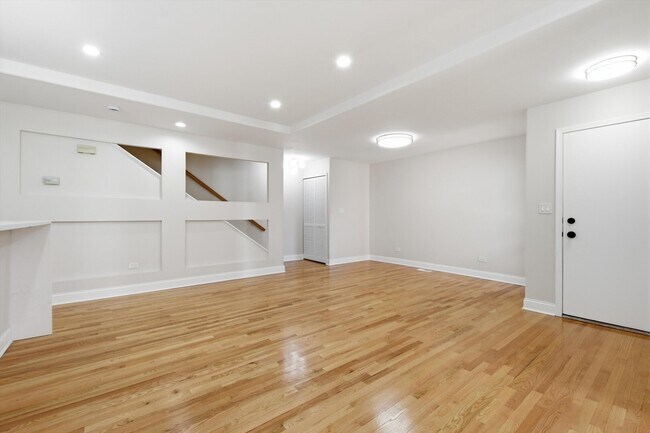 Foto del edificio - 5510 S Cornell Ave