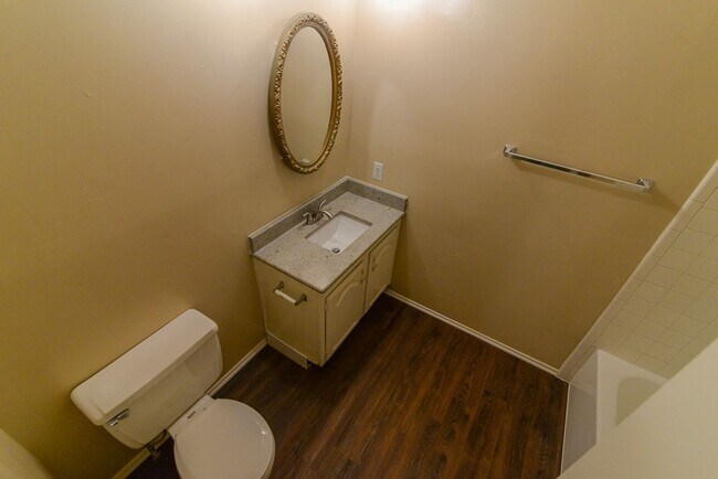 Building Photo - 821 Stone Trail Dr