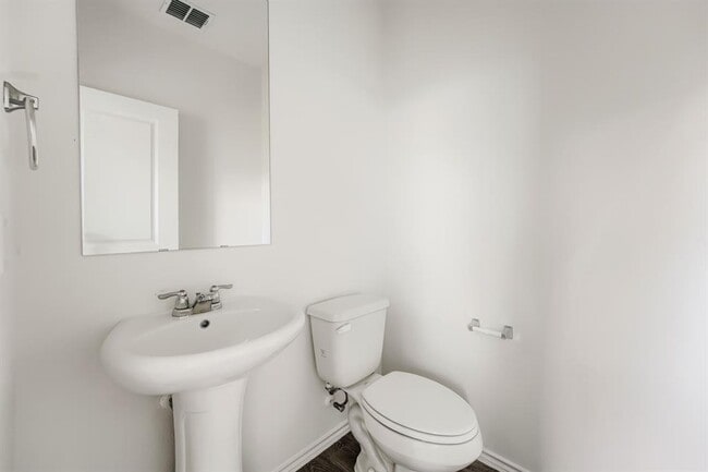 Building Photo - 200 Constanza Trl