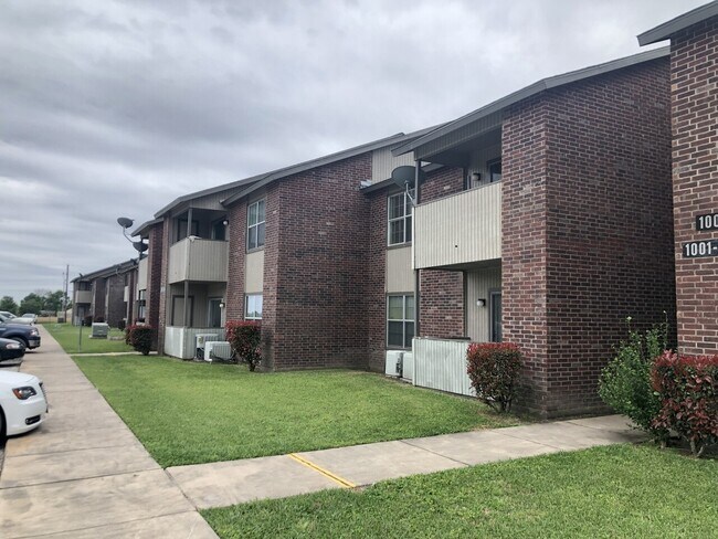 Building Photo - Lakeview Apartments