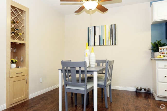 1BR, 1BA -750 SF - Serena Vista