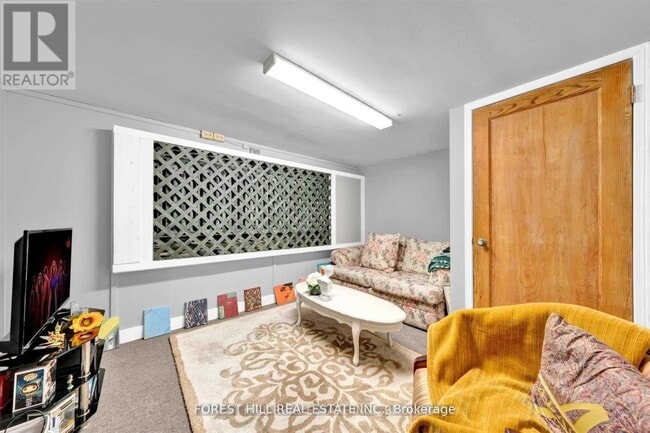 Building Photo - 996 Bayview Ave