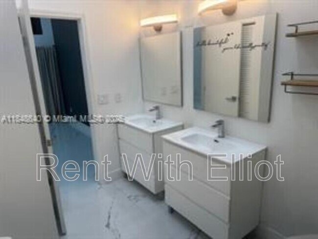 Foto del edificio - 2671 Parkview Dr S